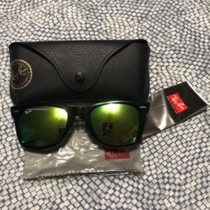 ⛔️SOLD⛔️Rayban Wayfarer Sunglasses